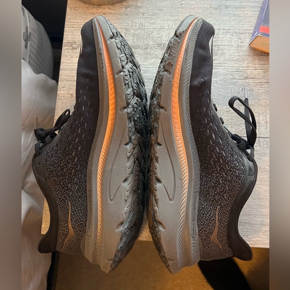 Hoka- - Picture 5 of 9